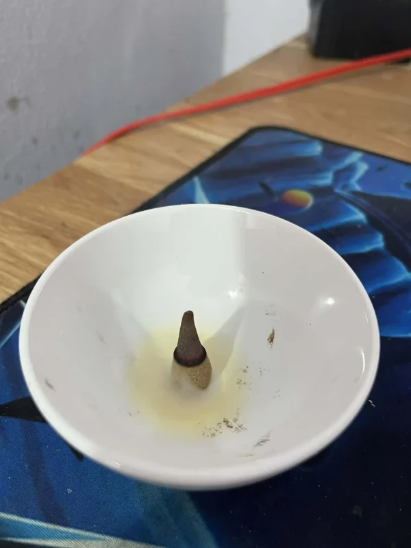 trầm thật khói trắng đục